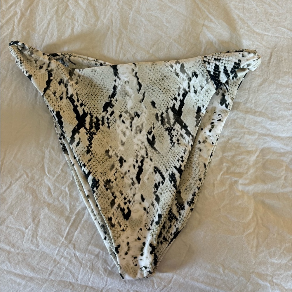 Skatie- Salty Bottom
